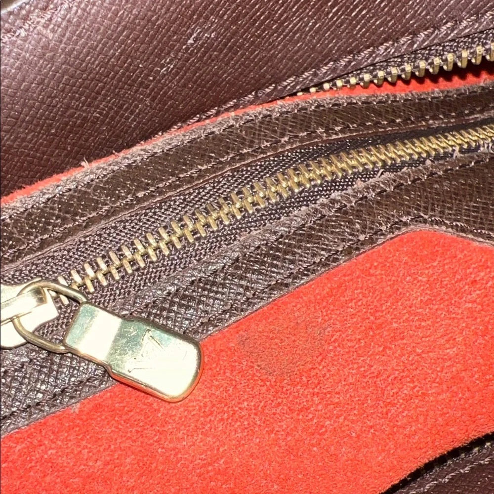 2062 LV Sac Plat Handbag